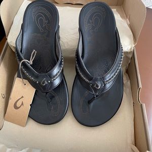 Olukai, men’s flip flops, size 9